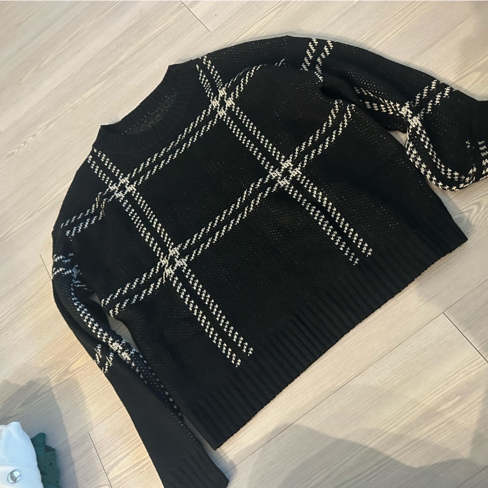 ❤️BOGO FREE❤️ black plaid sweater